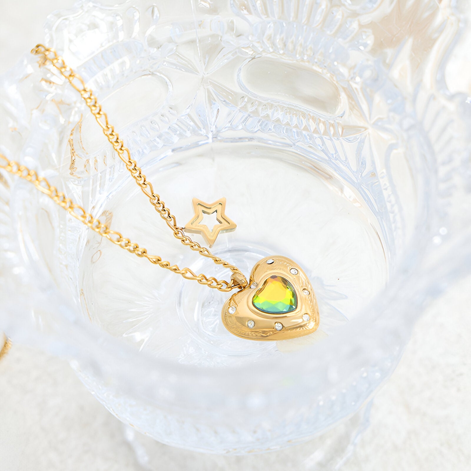Collier pendentif cœur doré, verre teinté et étoile brillante, modèle Roumi