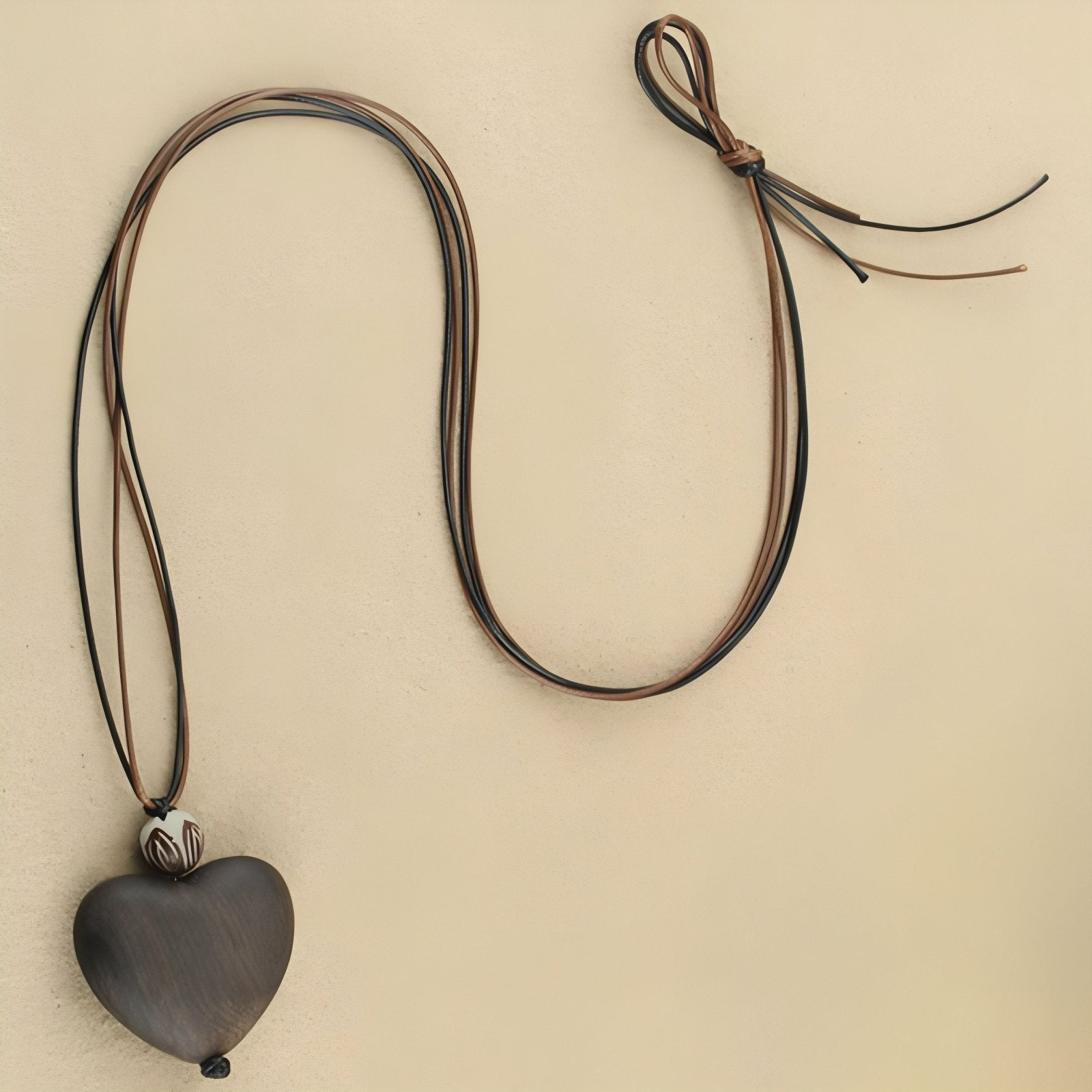 Collier pendentif cœur en bois naturel pour femme, avec perle en bois et double cordon ajustable, style bohème