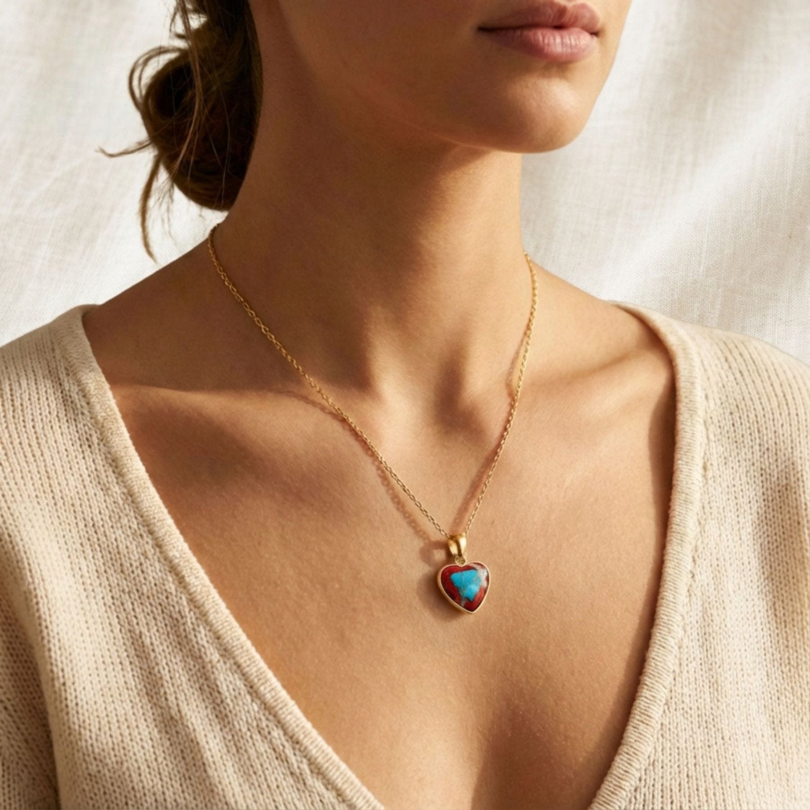 Collier pendentif cœur marbré, en pierres naturelles jaspe rouge et turquoise, style bohème romantique