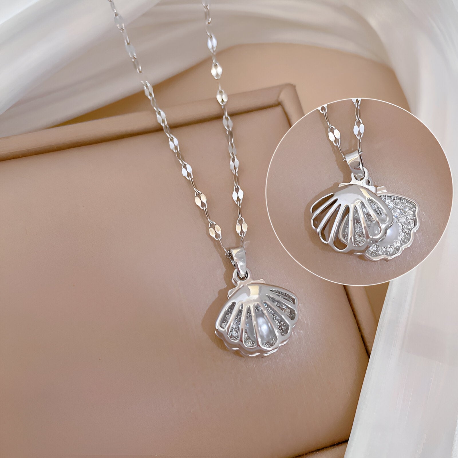 Collier pendentif coquillage ajourée, zircon et perle, or ou argent, modèle Océane