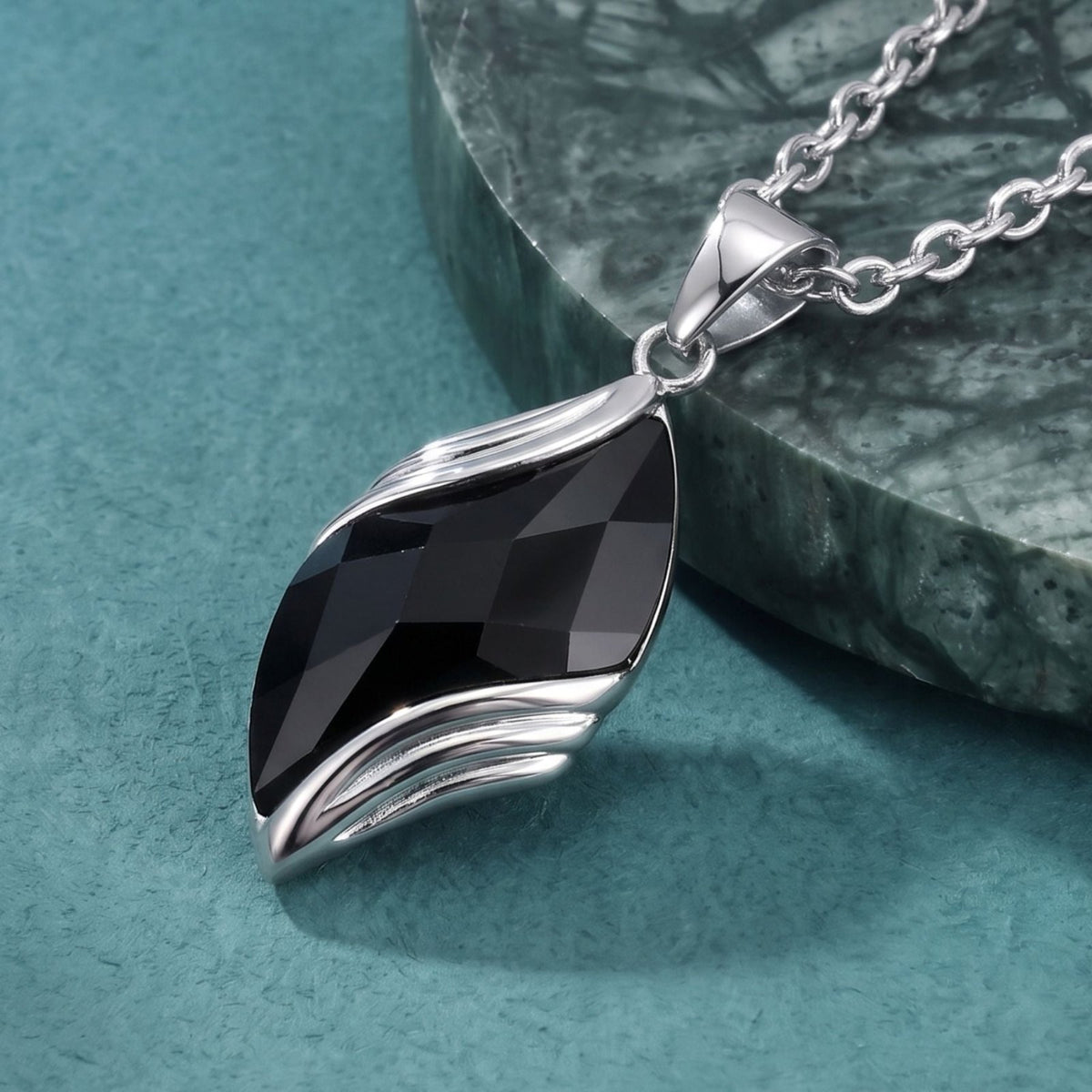 Collier pendentif cristal facetté pour homme, en acier inoxydable, pierre noire ou bleue au design torsadé