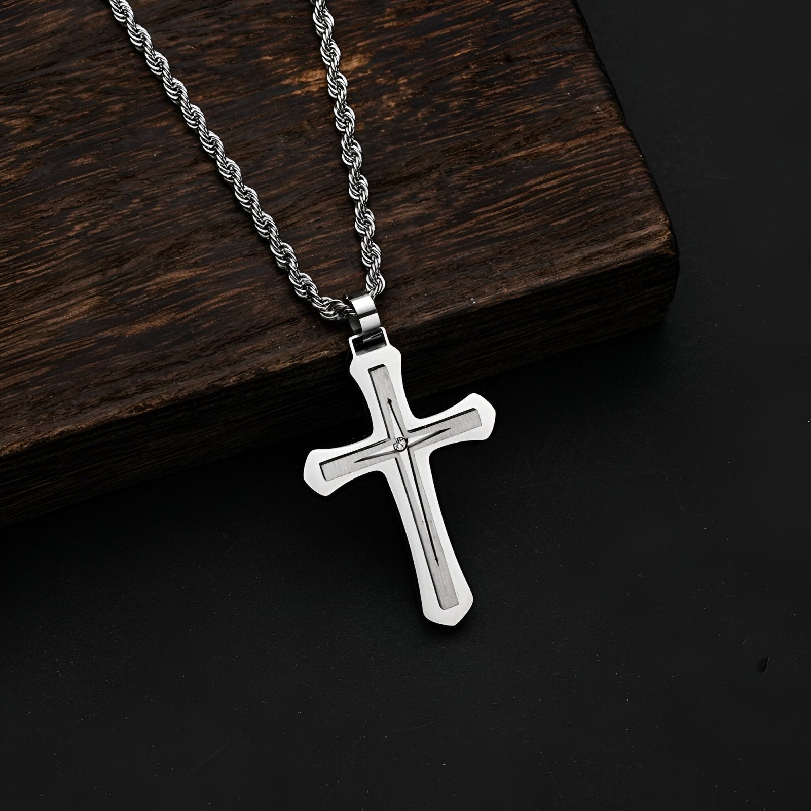 Hanessa Collana da uomo con ciondolo a forma di croce in acciaio inox placcato Fast and Furious con zirconi cubici. Elegante regalo di Natale per il Hanessa Collana da uomo con ciondolo a forma di croce in acciaio inox placcato Fast and Furious con zirconi cubici. Elegante regalo di Natale per il