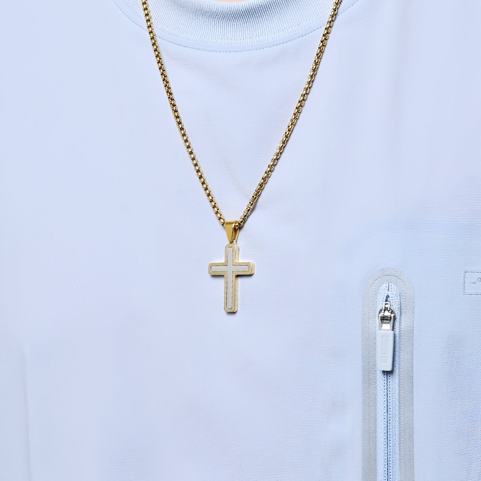 Collier pendentif croix homme, design épuré, acier inoxydable poli et chaîne vénitienne, modèle Shilo