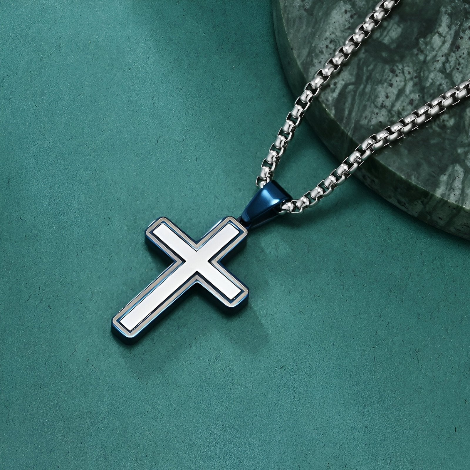 Collier pendentif croix homme, design épuré, acier inoxydable poli et chaîne vénitienne, modèle Shilo