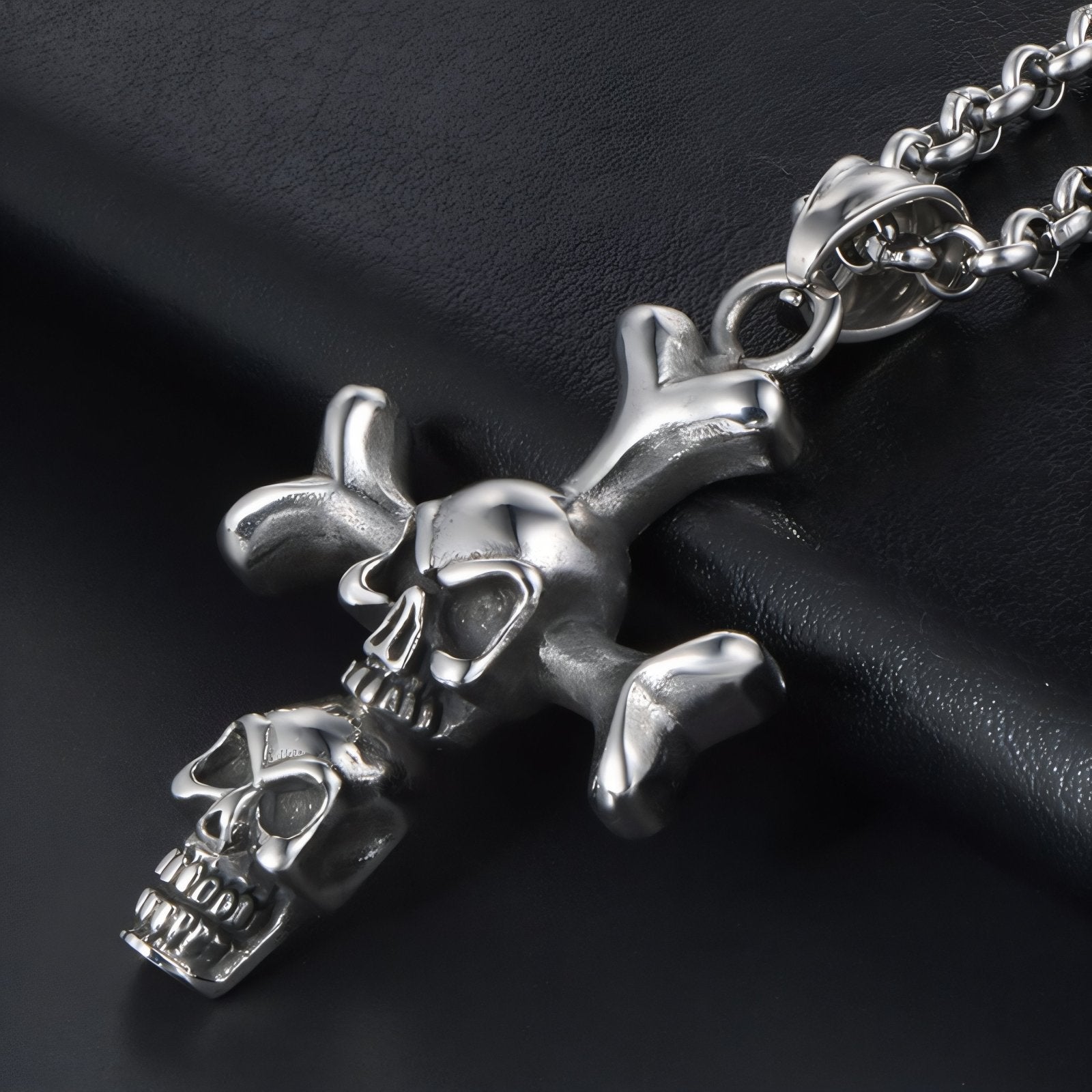 Collier pendentif croix pour homme, avec double têtes de mort superposées, en acier inoxydable