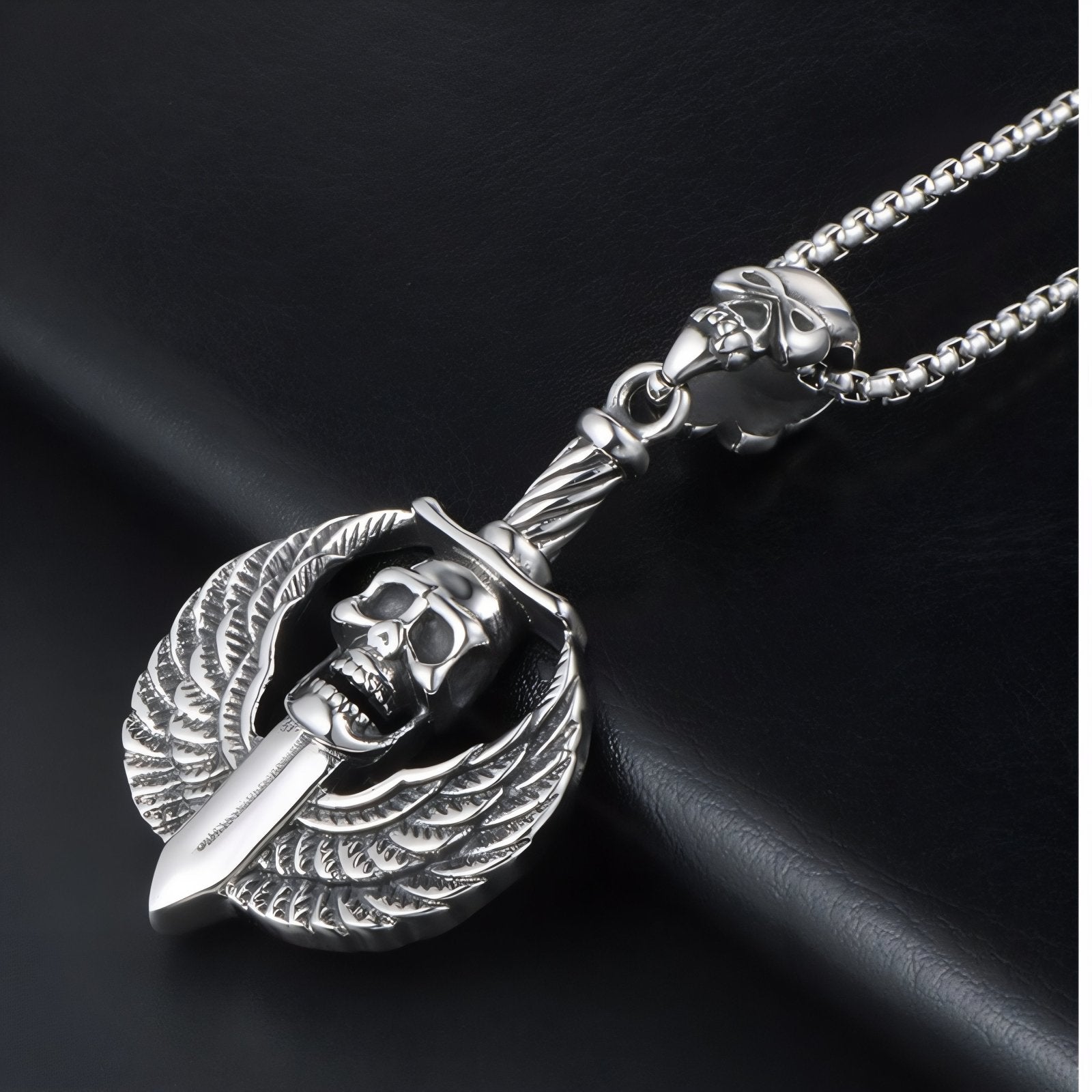 Collier pendentif dague avec ailes et tête de mort pour homme, en acier inoxydable, style gothique