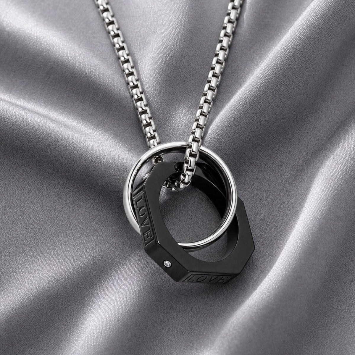 Collier pendentif double anneaux entrelacés pour homme, en acier inoxydable, gravé LOVE avec cristal scintillant