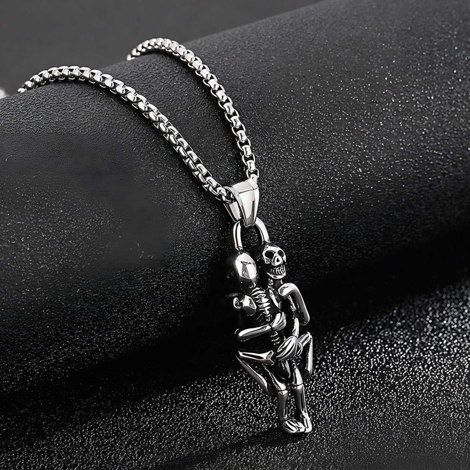 Collier pendentif double squelette enlacé pour homme, en acier inoxydable, style rock gothique