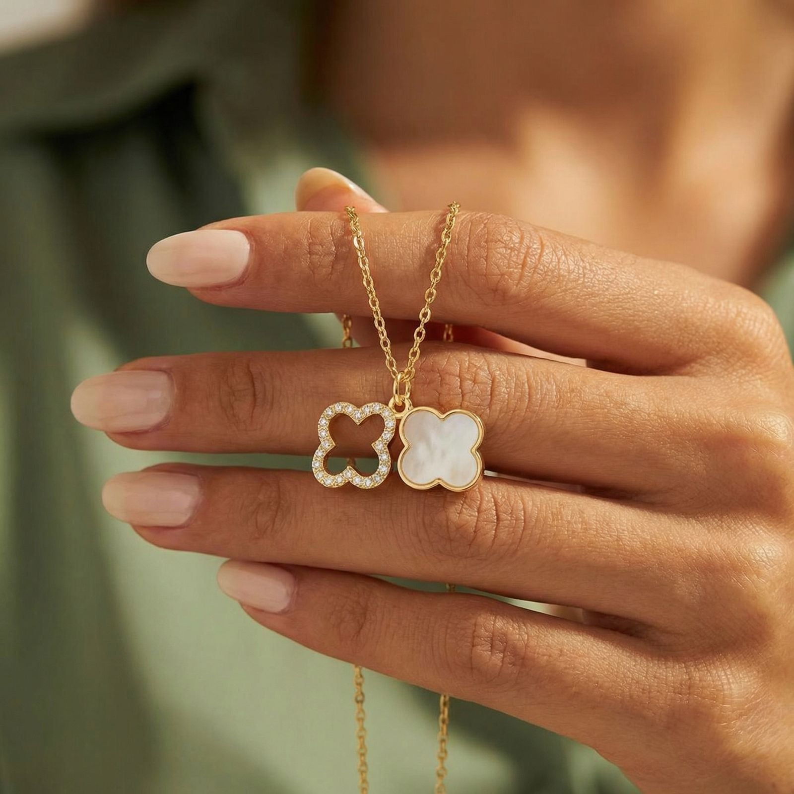 Collier pendentif double trèfles, acier inoxydable doré, blanc ou noir