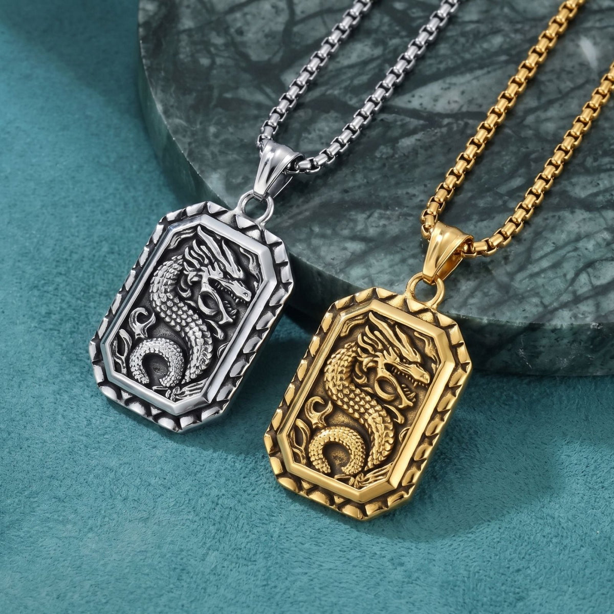 Collier pendentif dragon chinois pour homme, en acier inoxydable, médaillon rectangulaire avec dragon oriental sculpté en relief
