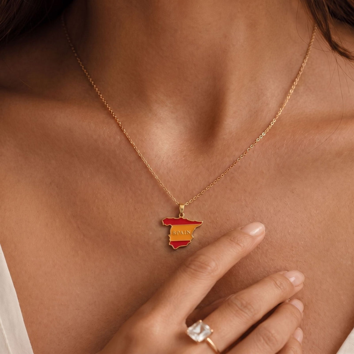 Collier pendentif Espagne unisexe, en acier inoxydable, pendentif émaillé aux couleurs du drapeau espagnol