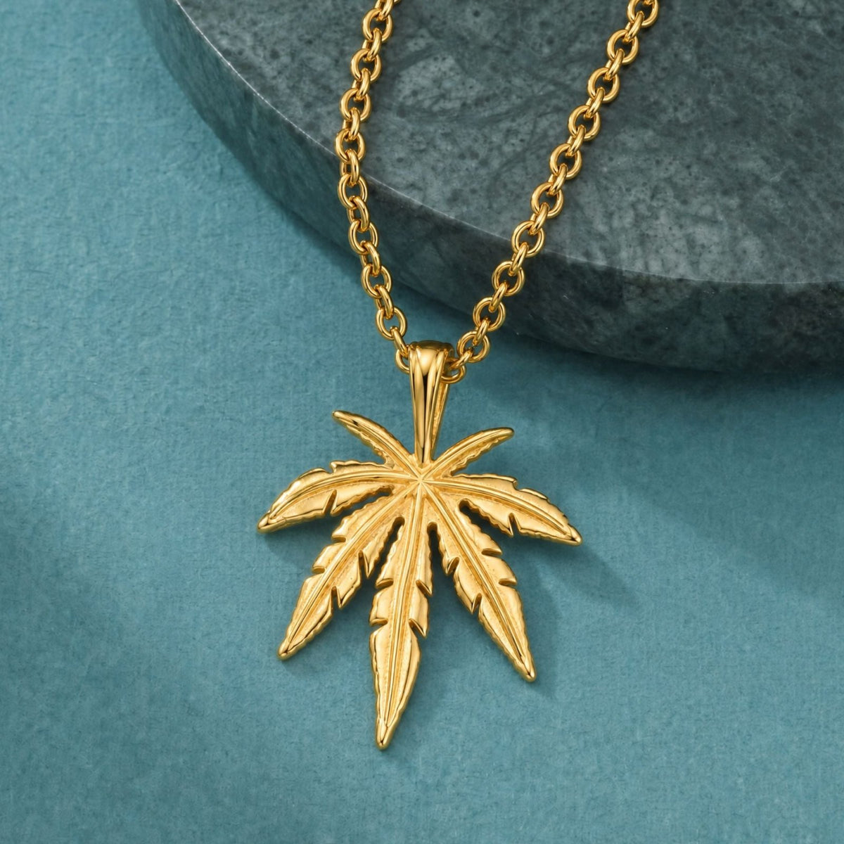 Collier pendentif feuille de cannabis pour homme, en acier inoxydable, motif végétal sculpté au style urbain