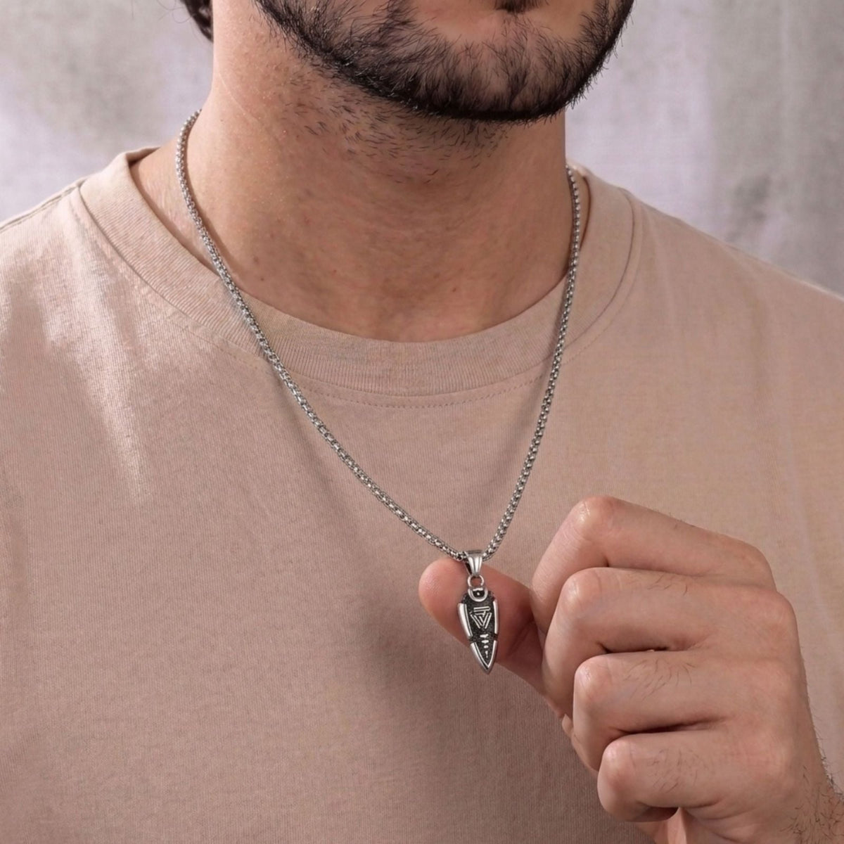 Collier pendentif flèche Valknut pour homme, en acier inoxydable, design viking avec symbole nordique sculpté