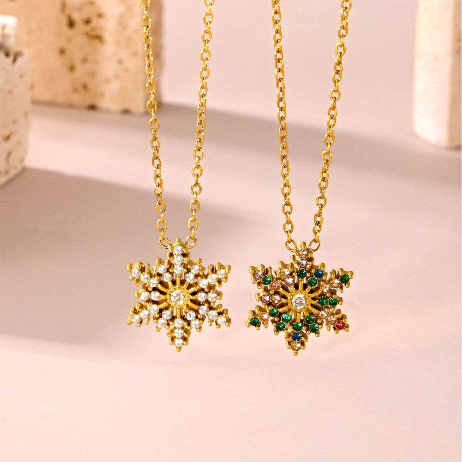 Collier pendentif flocon de neige, zircons blancs ou colorés, chaîne en acier inox, modèle Karla