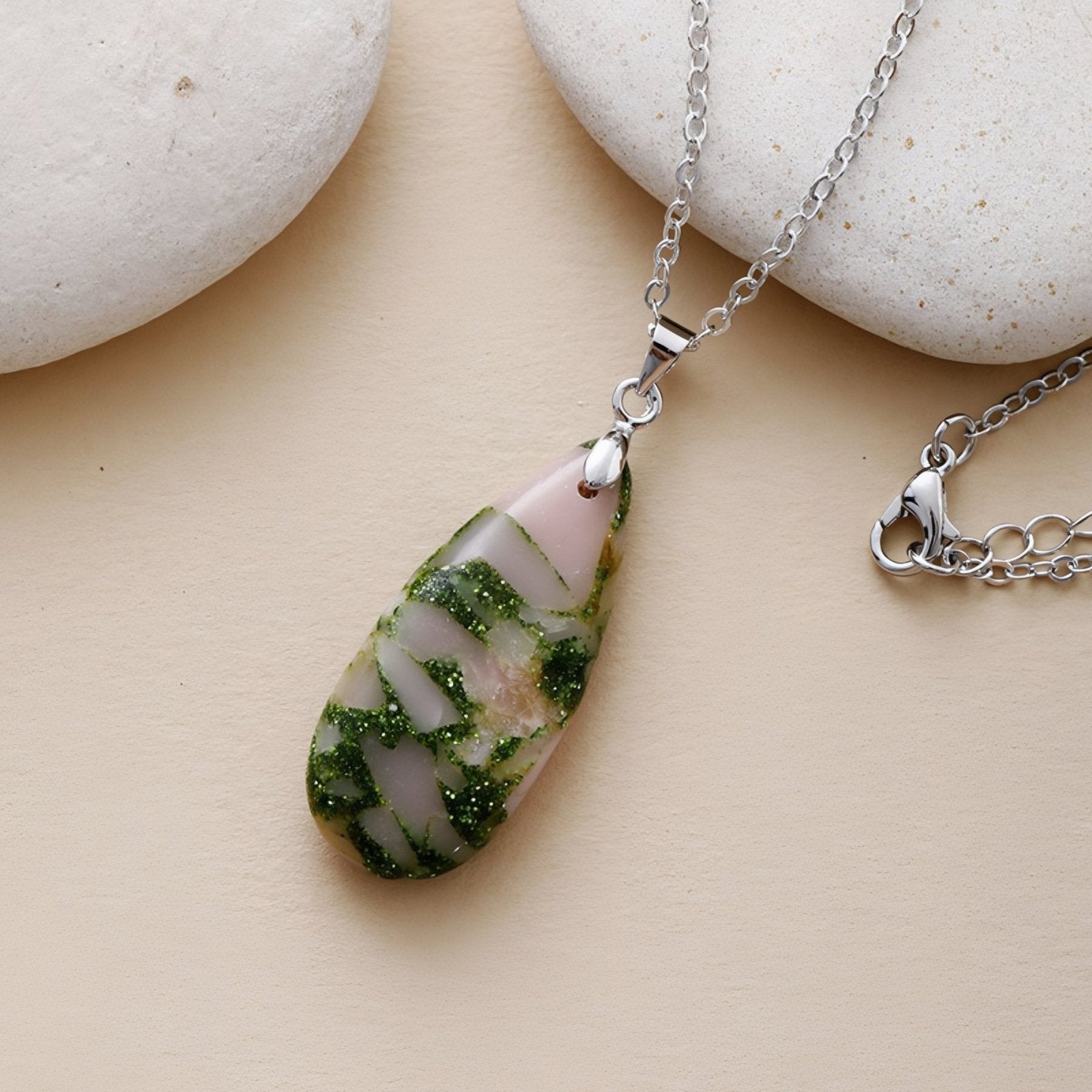 Collier pendentif goutte en pierre naturelle, aventurine et lapis lazuli, style bohème chic