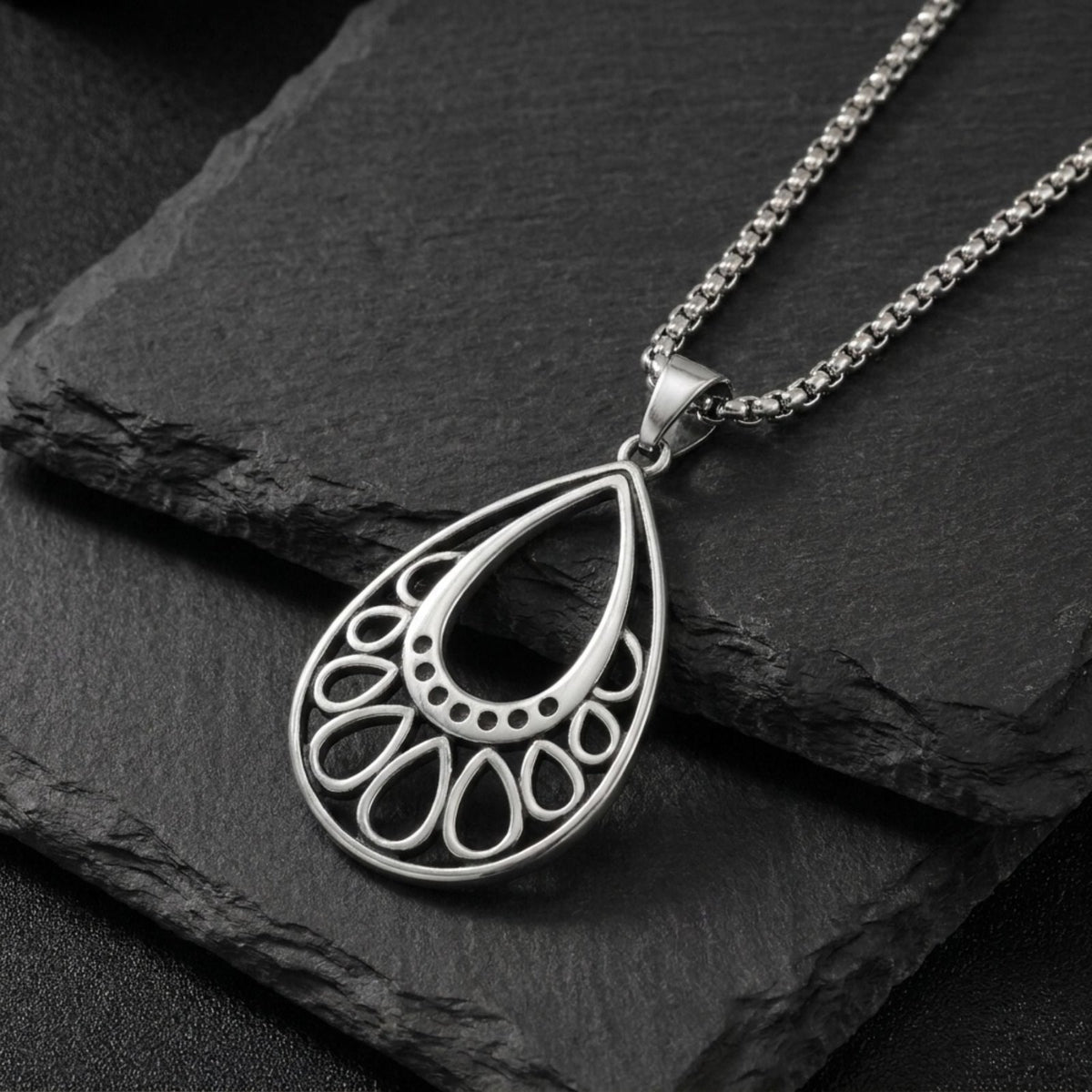 Collier pendentif goutte pour femme, en acier inoxydable, motif ajouré rétro