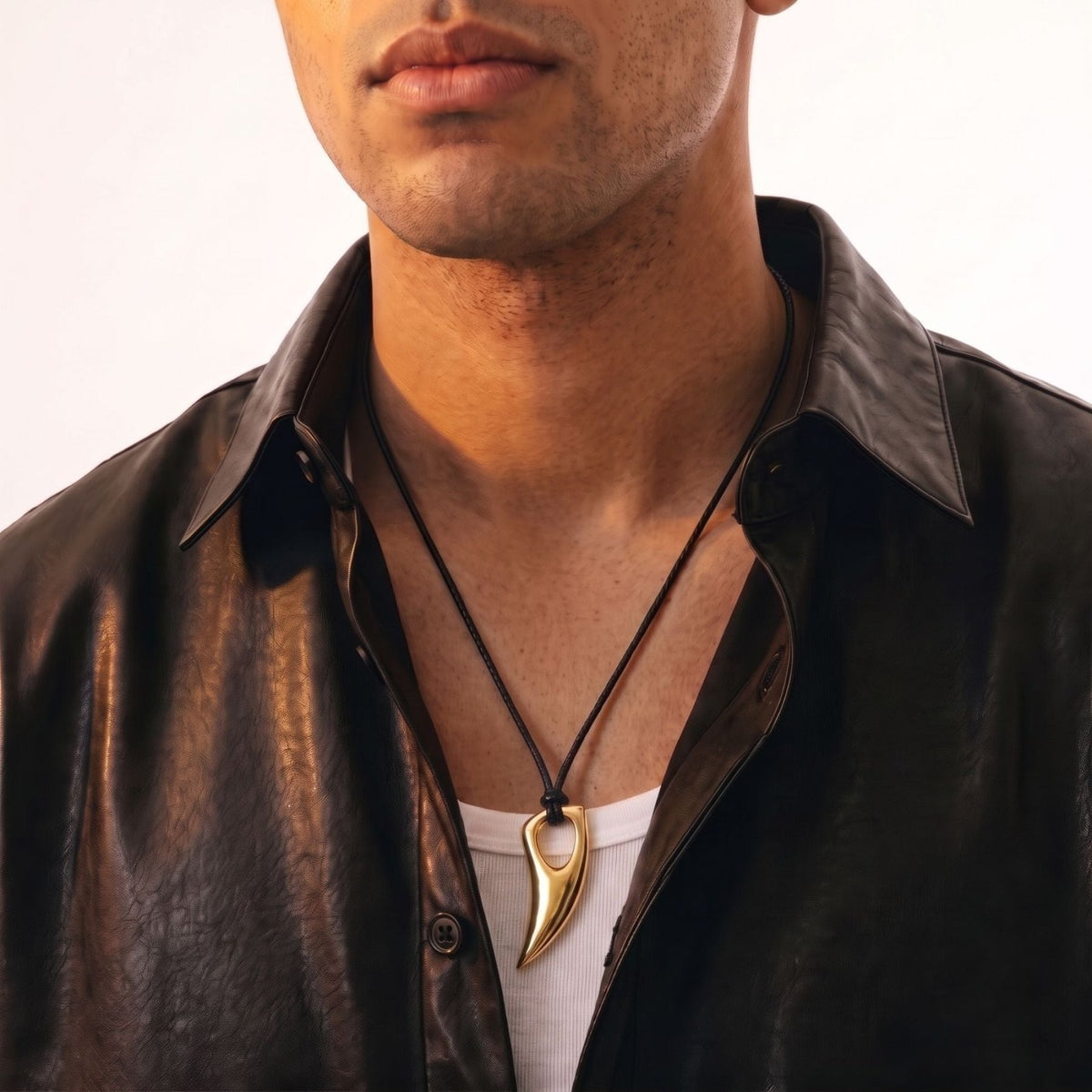  Collier pendentif griffe pour homme, en acier titane, avec cordon noir au style tribal