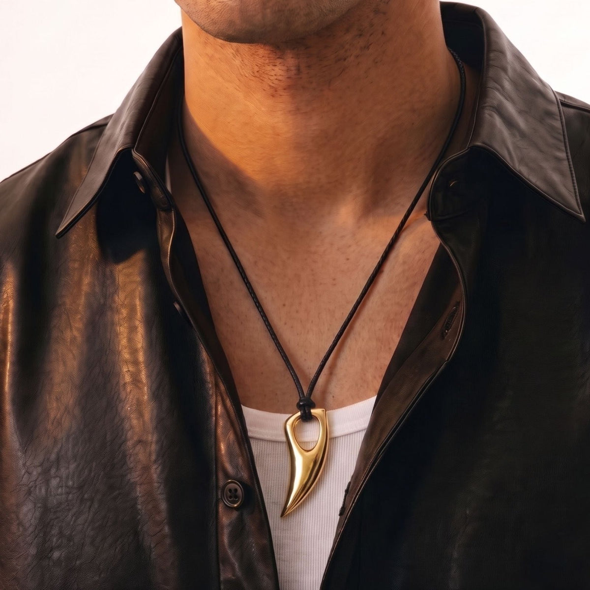  Collier pendentif griffe pour homme, en acier titane, avec cordon noir au style tribal