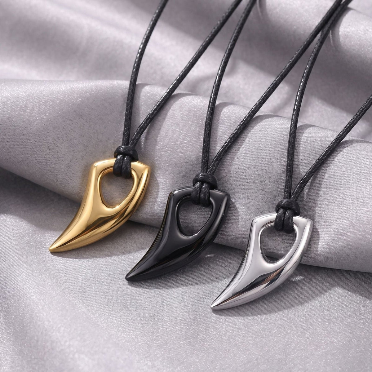  Collier pendentif griffe pour homme, en acier titane, avec cordon noir au style tribal