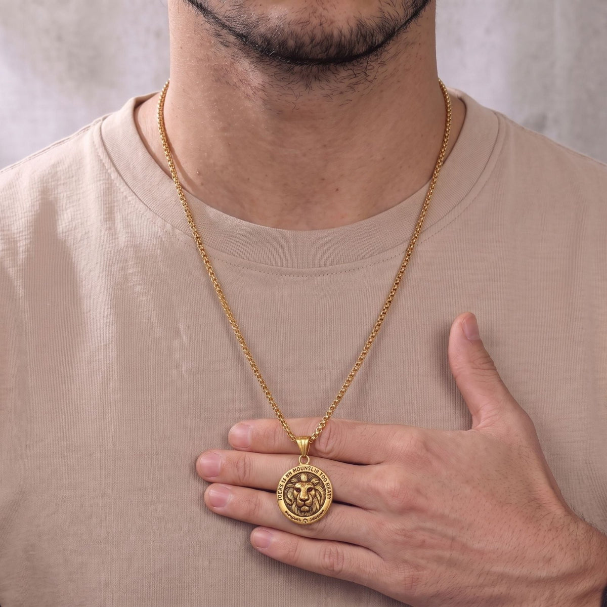 Collier pendentif lion pour homme, en acier inoxydable, médaillon rond sculpté avec citation inspirante