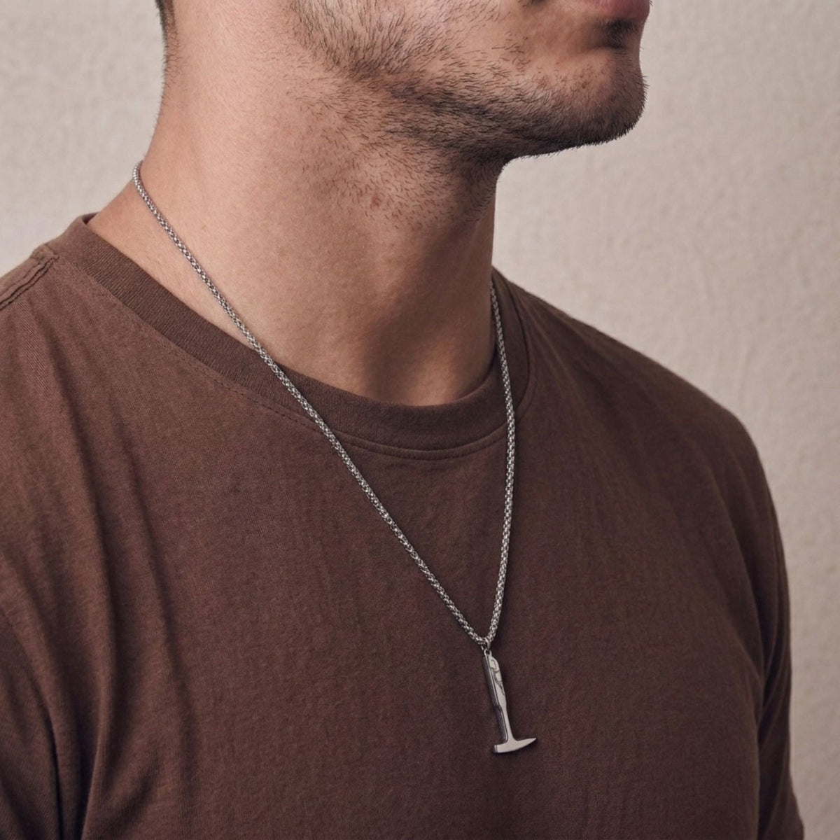Collier pendentif marteau pour homme, en acier titane, outil de métier avec message inspirant gravé
