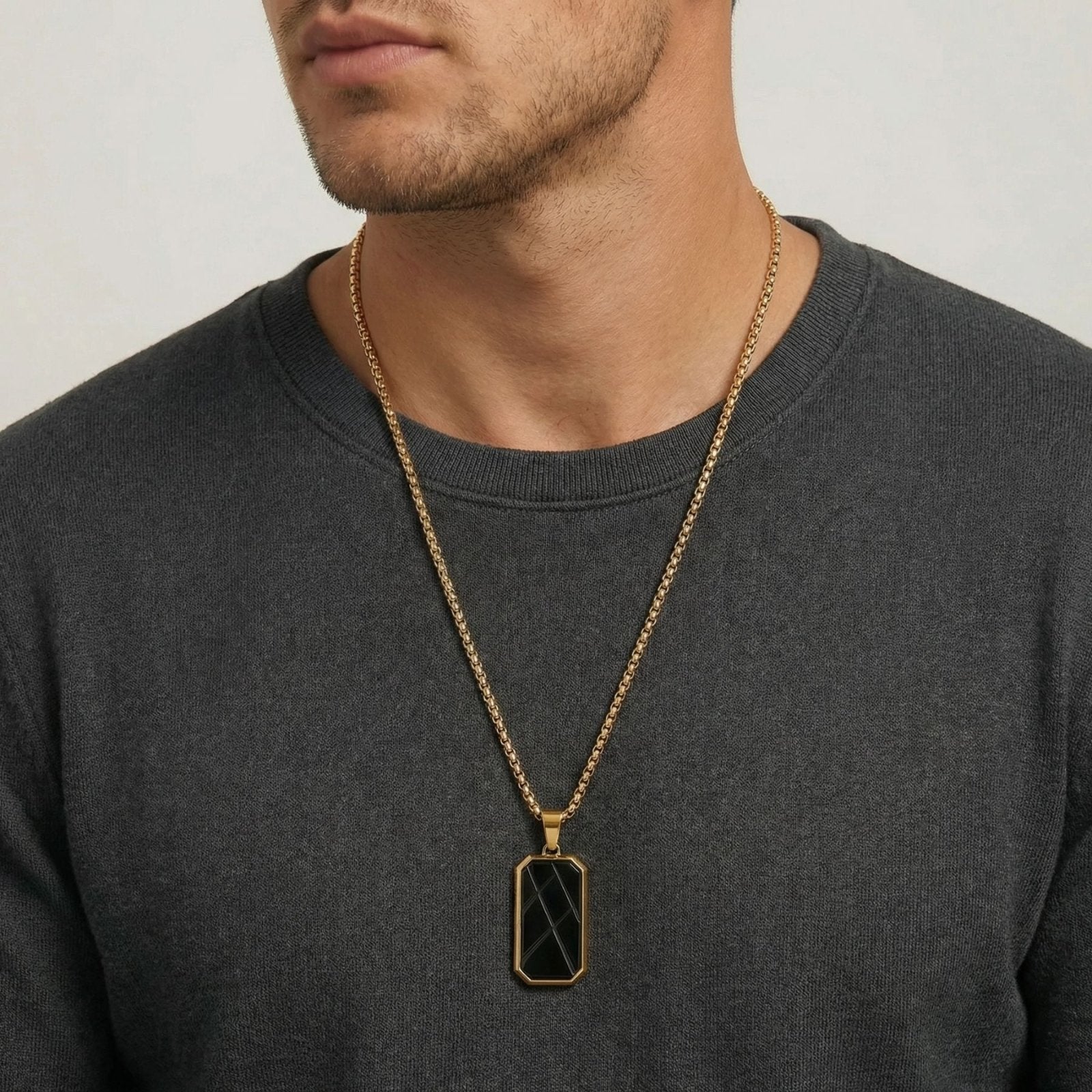 Collier pendentif militaire contemporain et tendance, design géométrique, pour homme