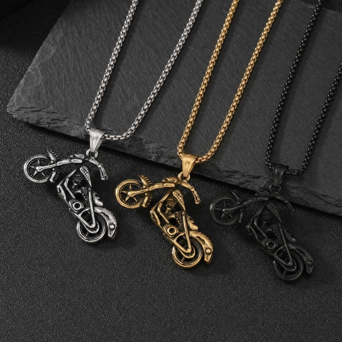 Collier pendentif moto chopper pour homme, en acier inoxydable, modèle biker aux détails sculptés