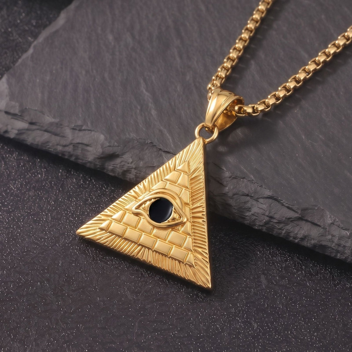 Collier pendentif œil de la Providence pour homme, en acier inoxydable, pyramide égyptienne triangulaire sculptée