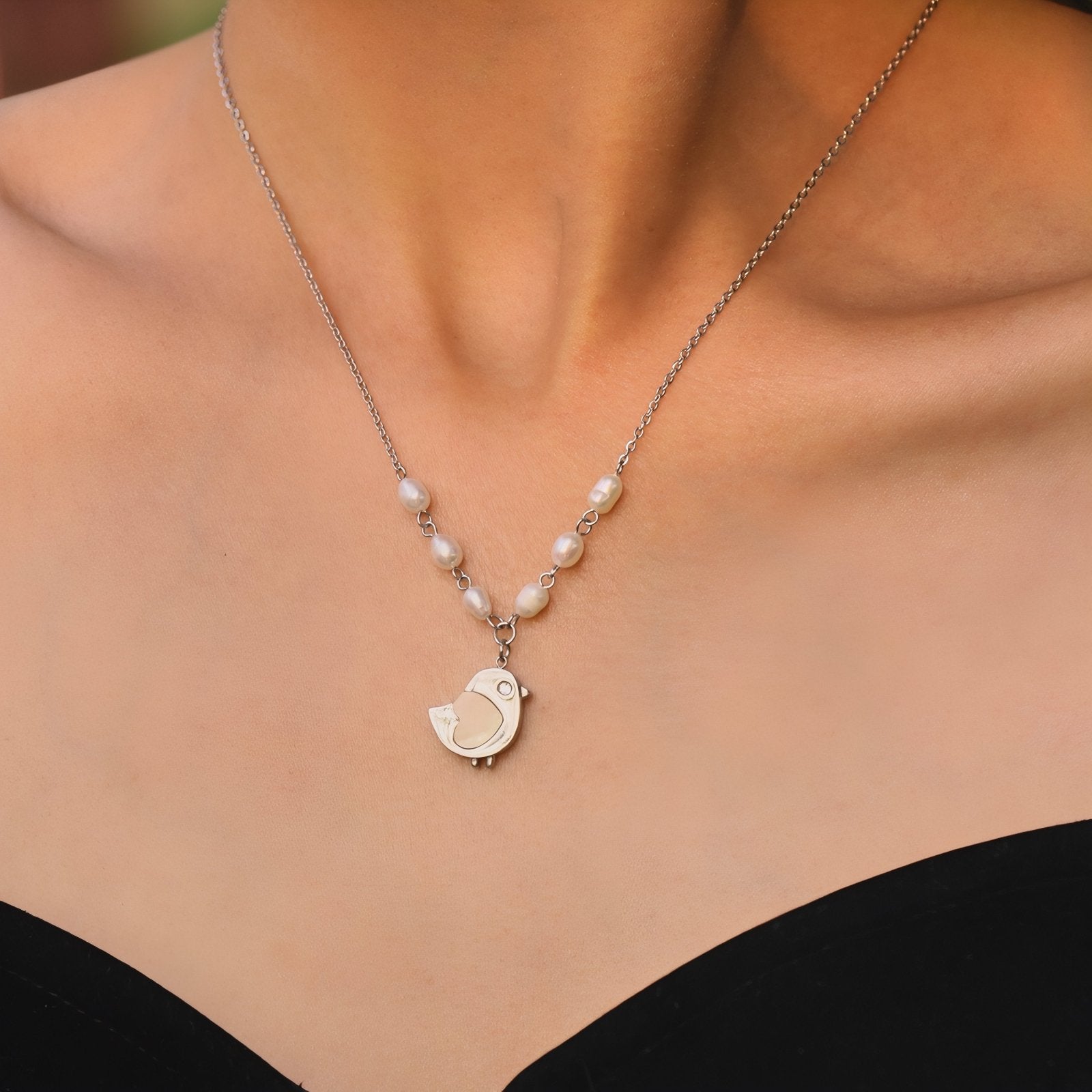 Collier pendentif oiseau pour femme, avec perles d’eau douce et nacre, en acier inoxydable