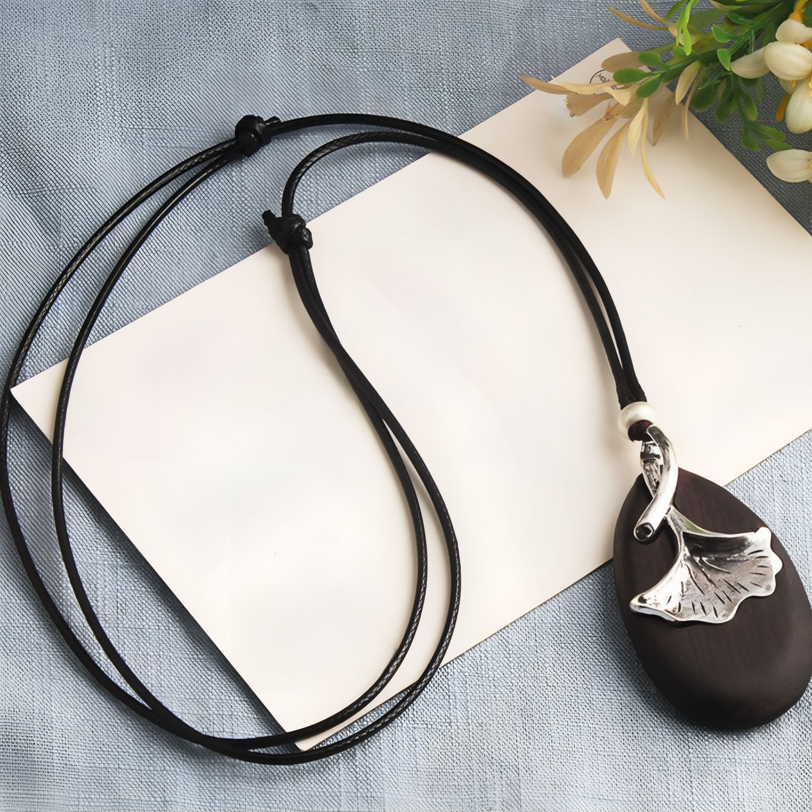 Collier pendentif ovale en bois d’ébène noir pour femme, avec alliage métallique, style bohème