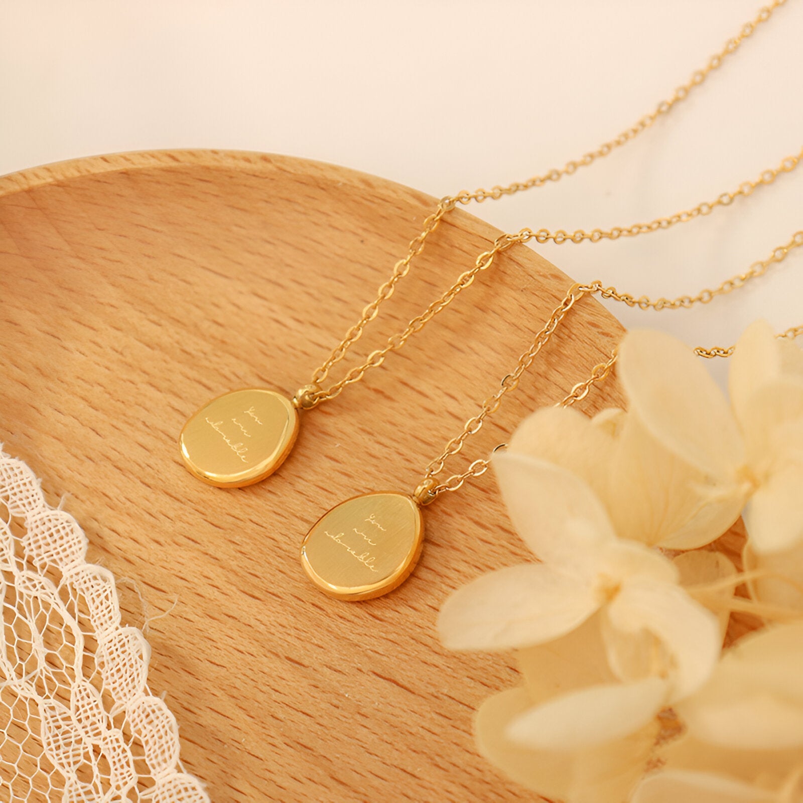 Collier pendentif ovale gravé “You are adorable”, acier inoxydable doré, pour femme, modèle Éloïse