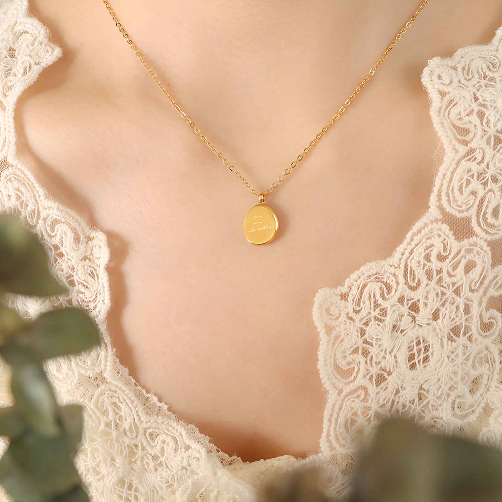 Collier pendentif ovale gravé “You are adorable”, acier inoxydable doré, pour femme, modèle Éloïse