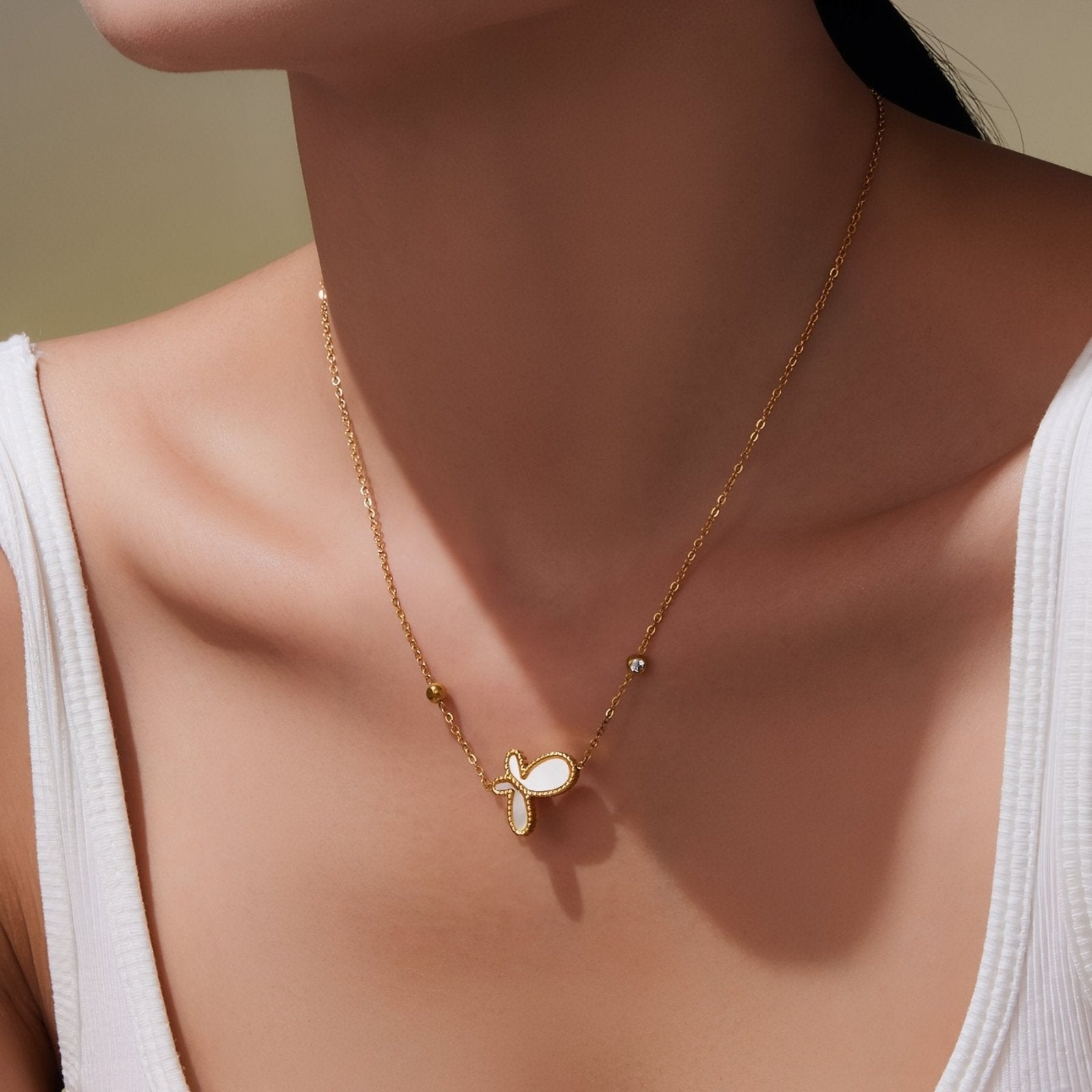 Collier pendentif papillon pour femme, avec zircon et coquillage, en acier inoxydable