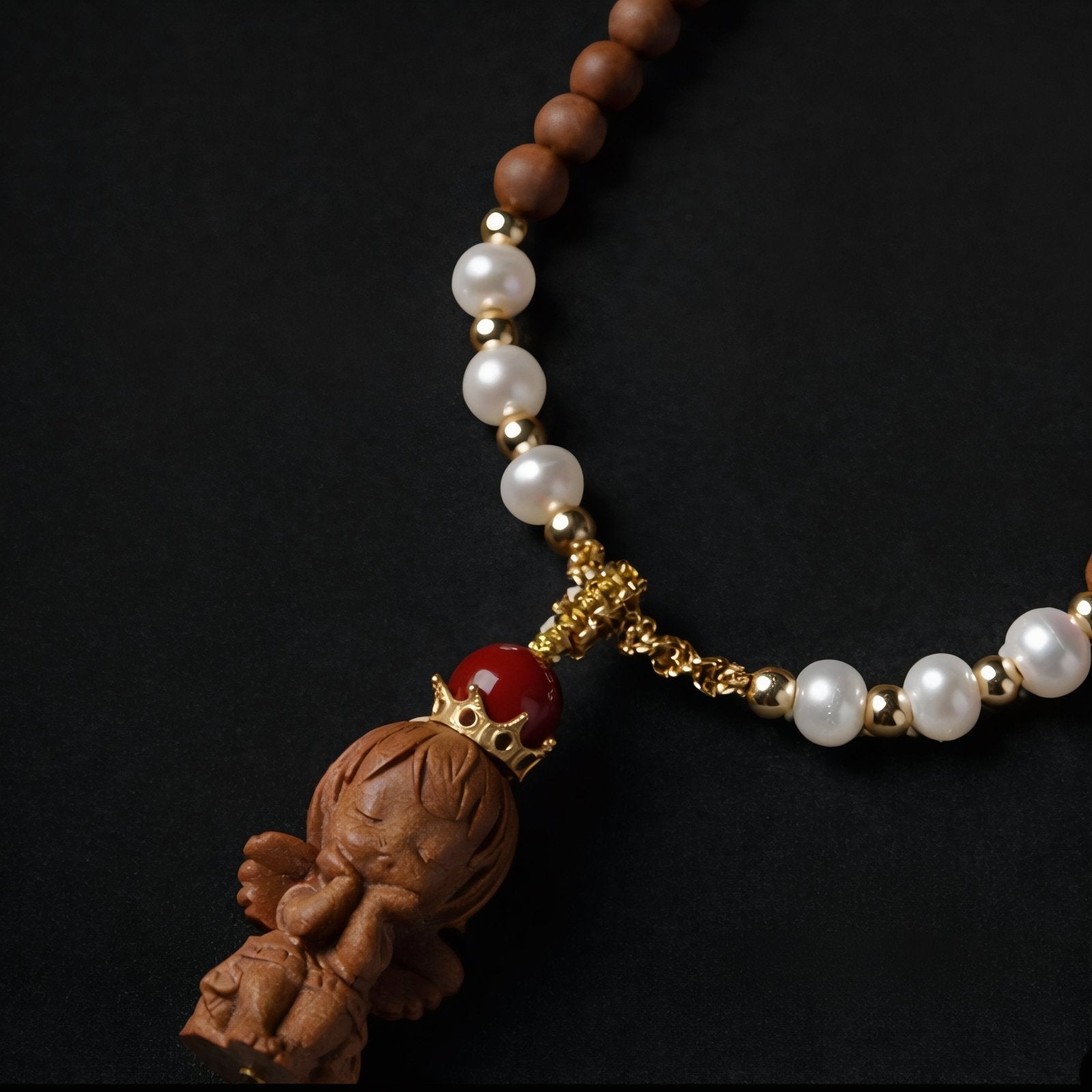 Collier pendentif petite fille sculpté en bois de santal, avec perles en bois, perles de nacre et alliage métallique