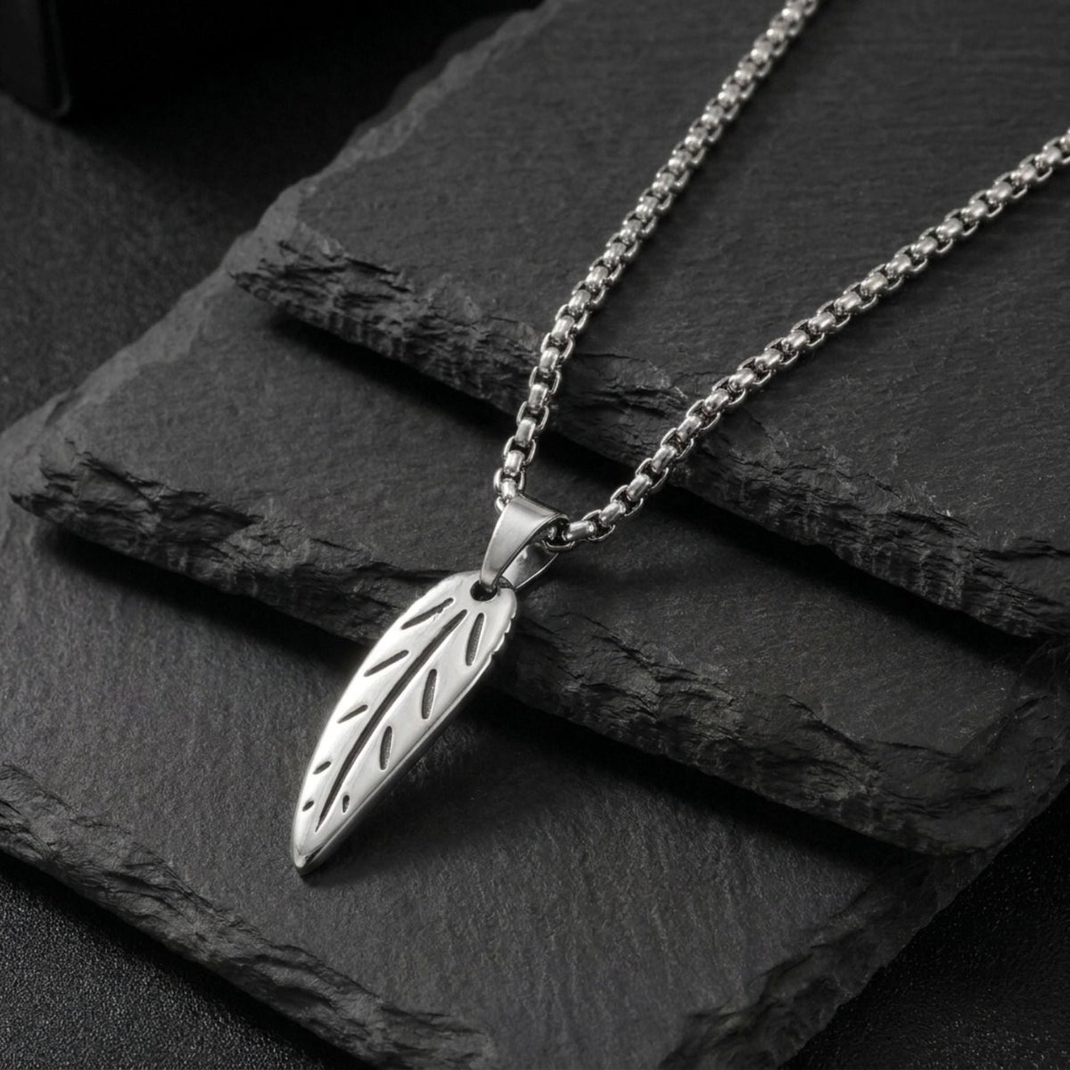 Collier pendentif plume pour homme, en acier inoxydable argenté, style minimaliste et intemporel