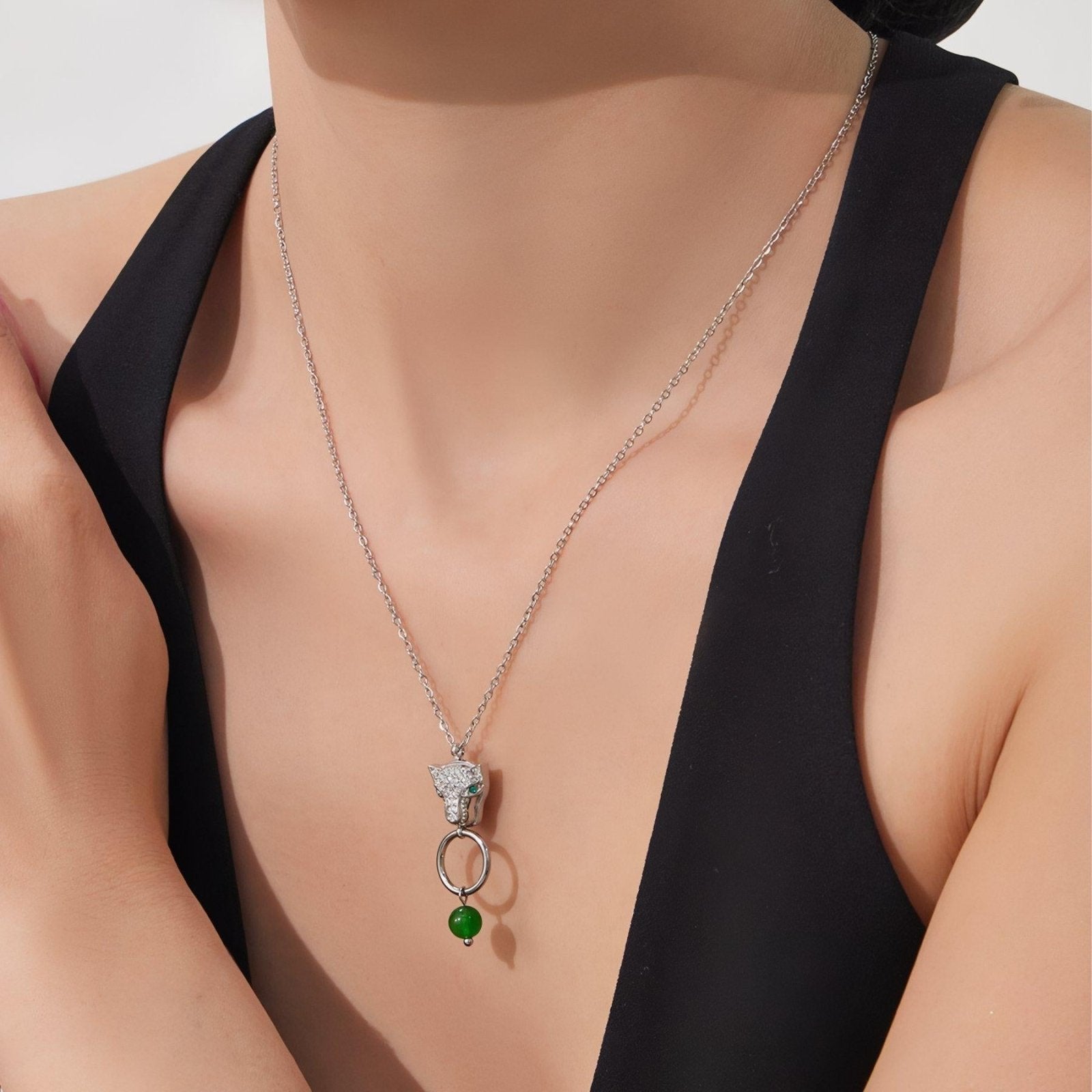 Collier pendentif pour femme, avec tête de panthère pavée de zircons, en acier inoxydable