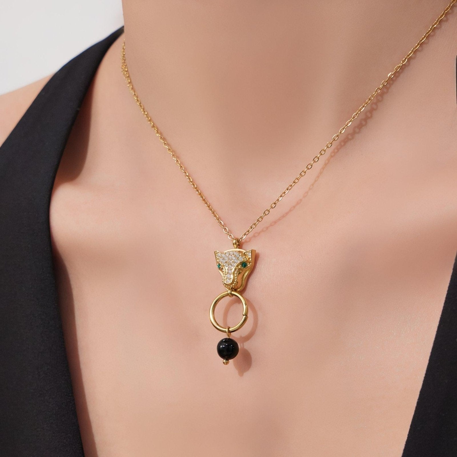 Collier pendentif pour femme, avec tête de panthère pavée de zircons, en acier inoxydable
