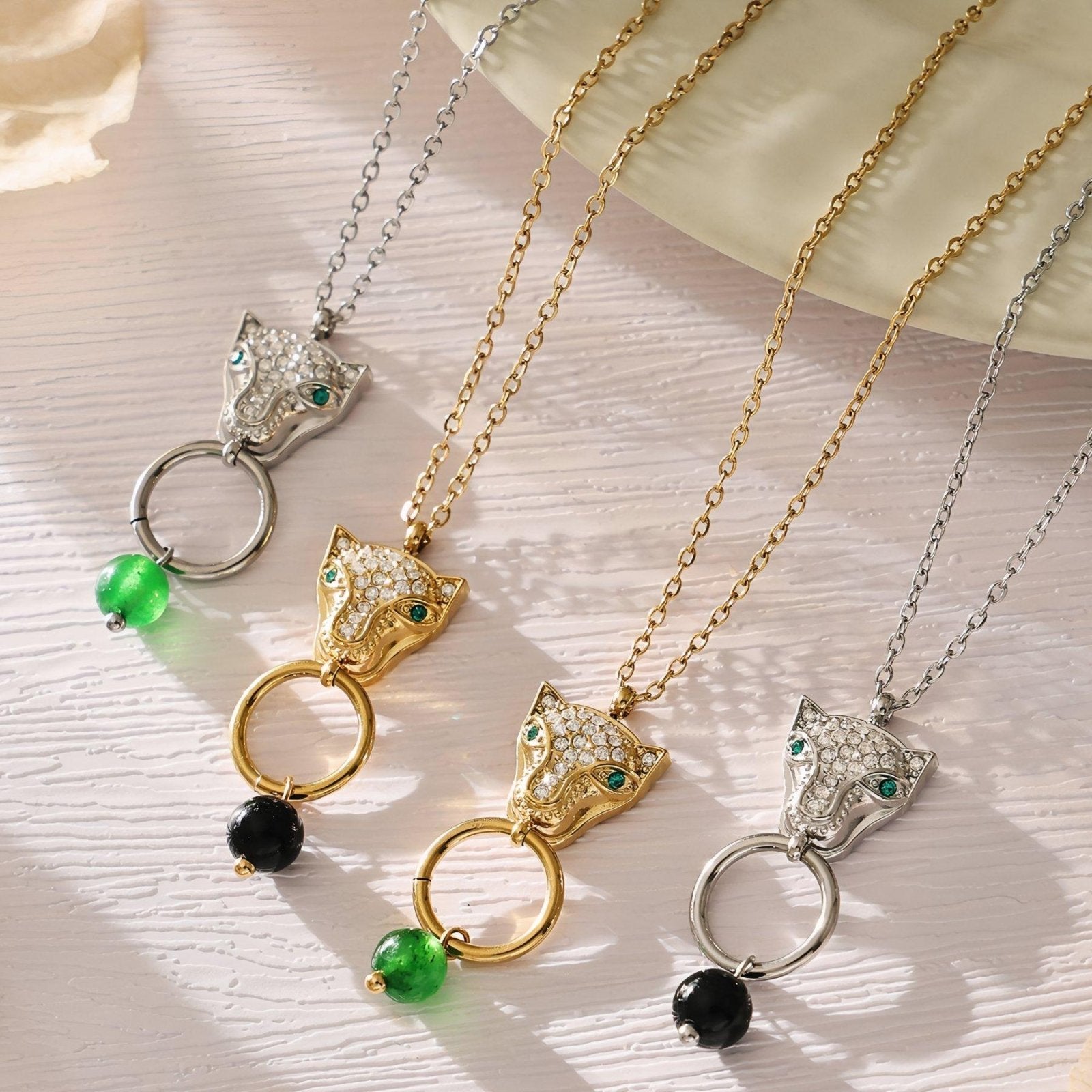 Collier pendentif pour femme, avec tête de panthère pavée de zircons, en acier inoxydable