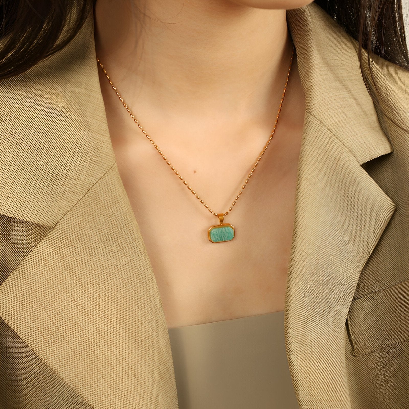Collier pendentif rectangulaire en amazonite verte, chaîne grain de riz dorée pour femme, modèle Sofia