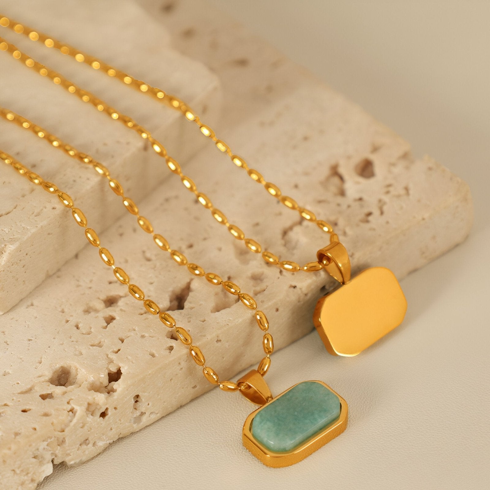 Collier pendentif rectangulaire en amazonite verte, chaîne grain de riz dorée pour femme, modèle Sofia