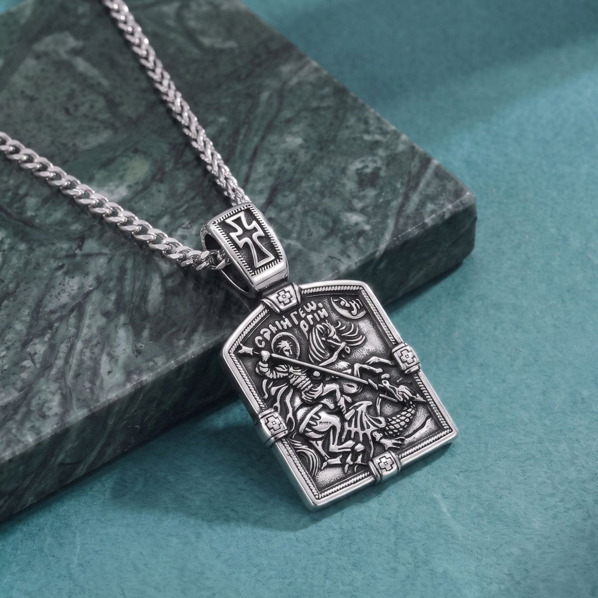 Collier pendentif religieux pour homme, en acier inoxydable, design médiéval avec Saint Georges et dragon