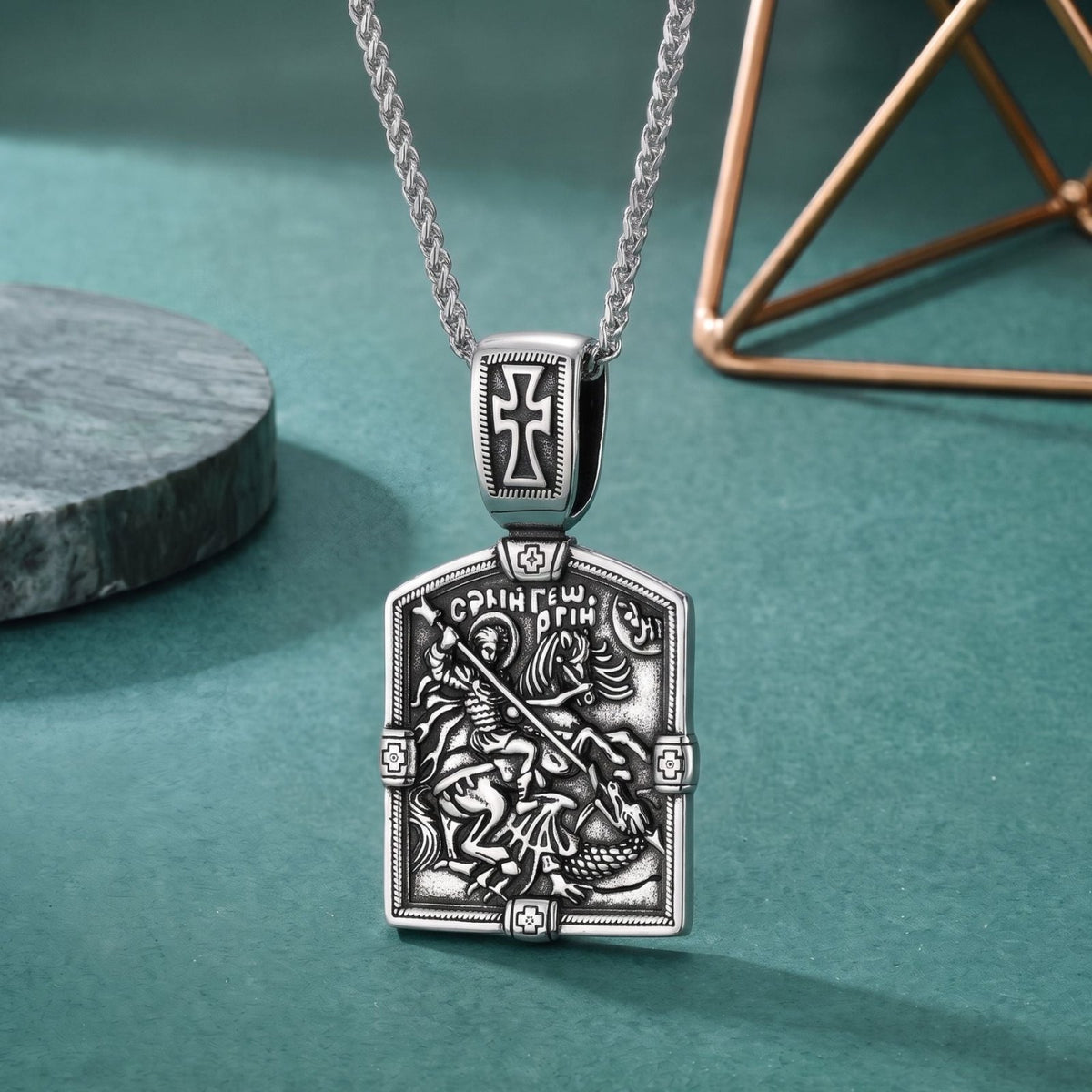 Collier pendentif religieux pour homme, en acier inoxydable, design médiéval avec Saint Georges et dragon