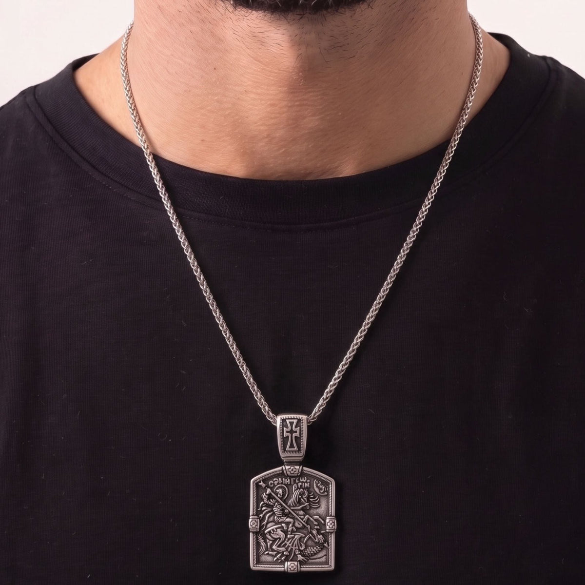 Collier pendentif religieux pour homme, en acier inoxydable, design médiéval avec Saint Georges et dragon