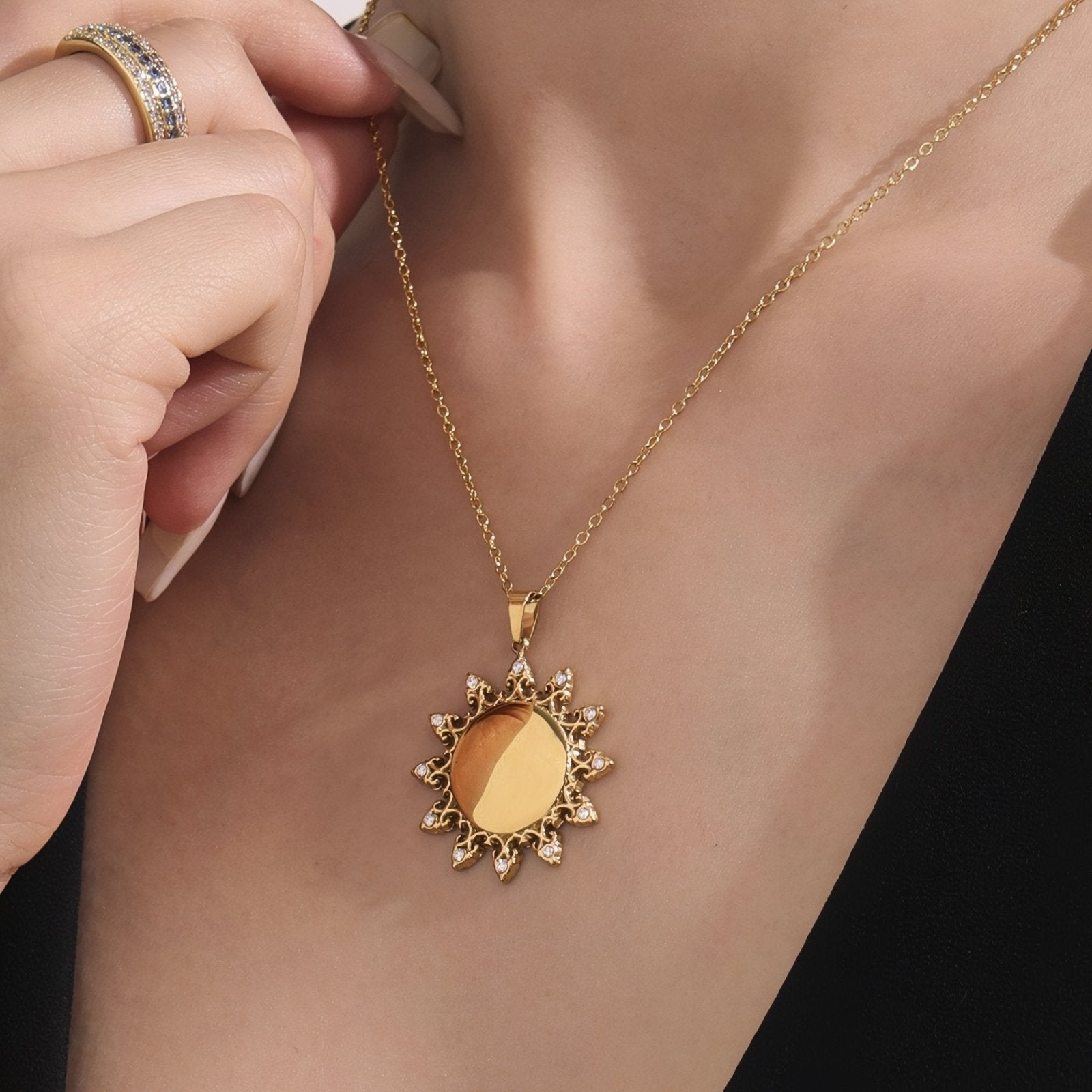 Collier pendentif soleil pour femme, avec zircon, en acier inoxydable