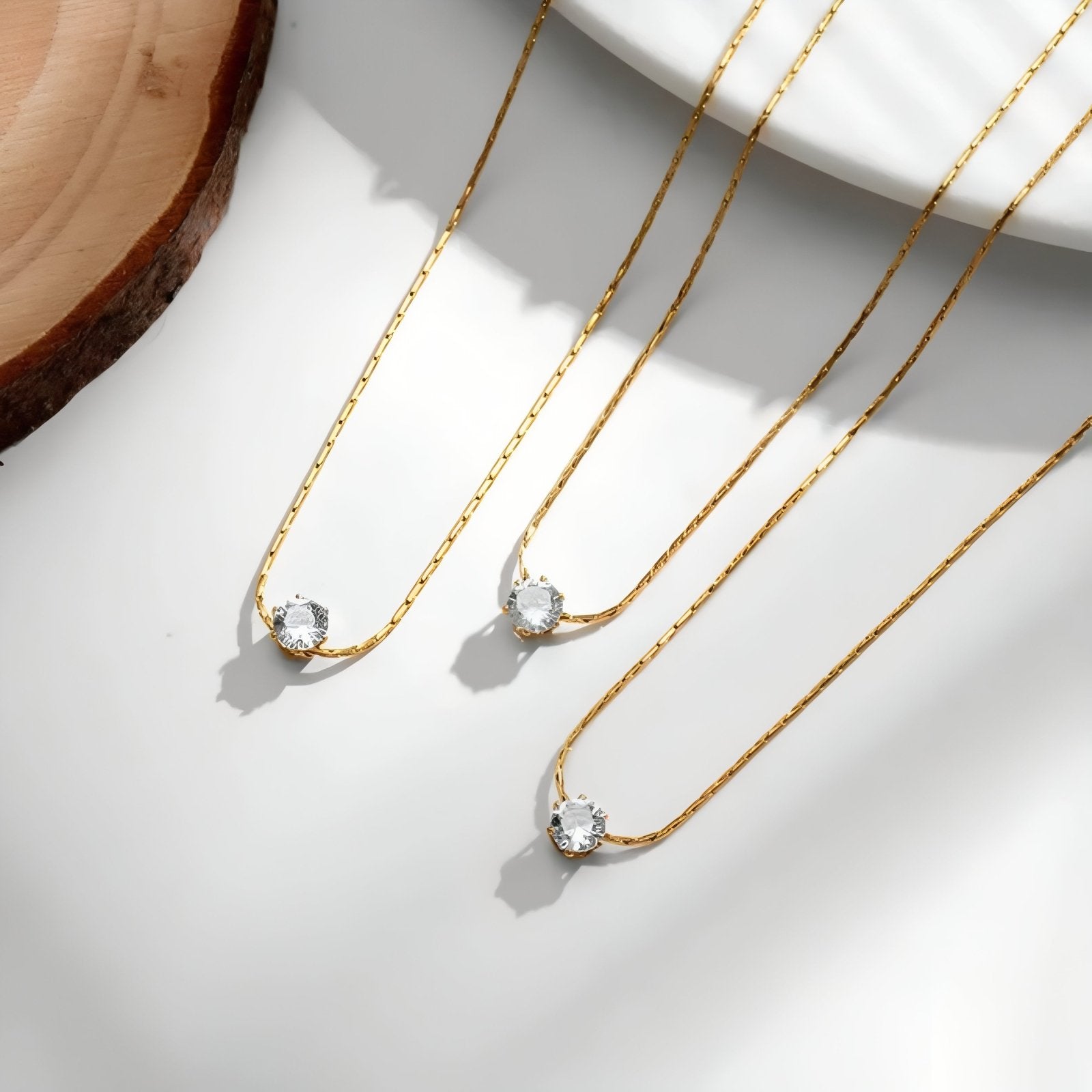 Collier pendentif solitaire pour femme, avec zircon , en acier inoxydable, style minimaliste