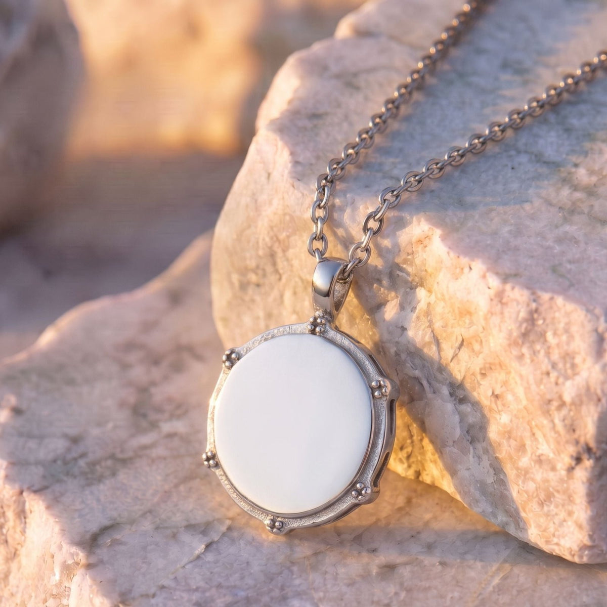 Collier pendentif tambour pour homme, en acier inoxydable argenté, médaillon lisse à bordure décorative  
