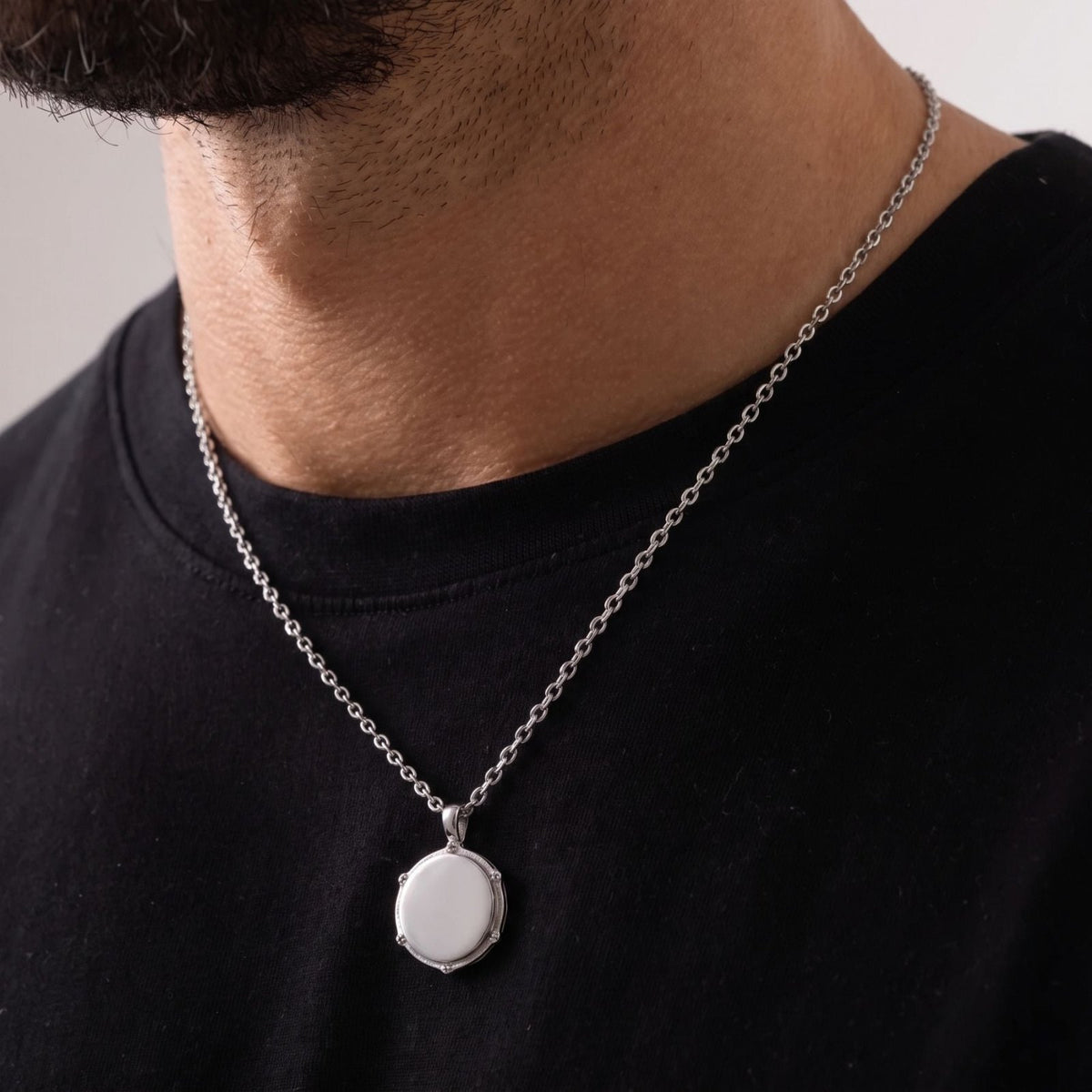 Collier pendentif tambour pour homme, en acier inoxydable argenté, médaillon lisse à bordure décorative  