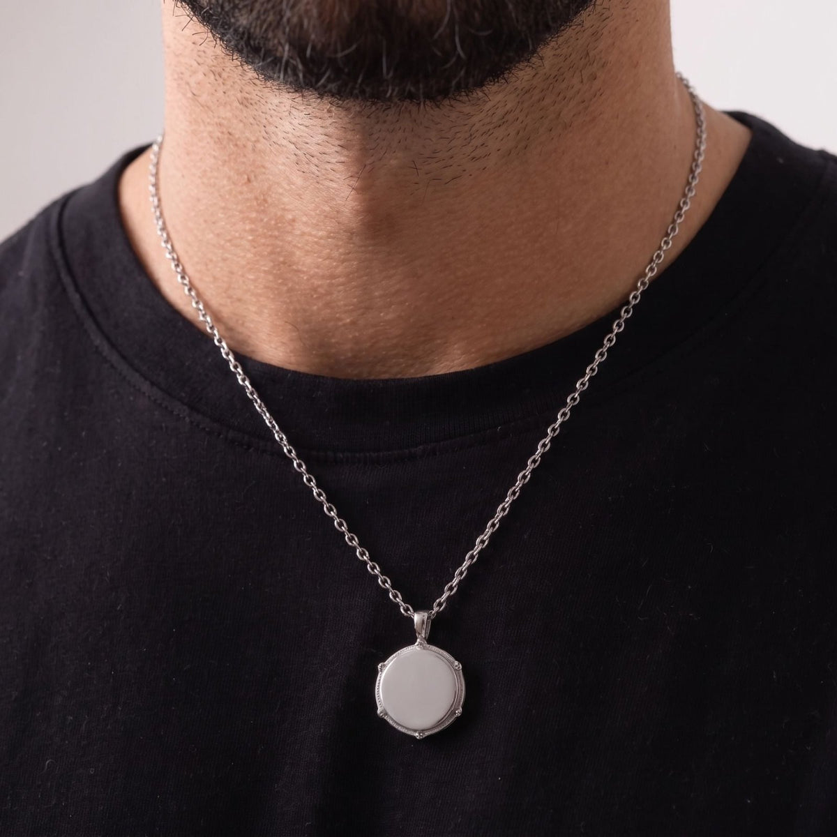 Collier pendentif tambour pour homme, en acier inoxydable argenté, médaillon lisse à bordure décorative  