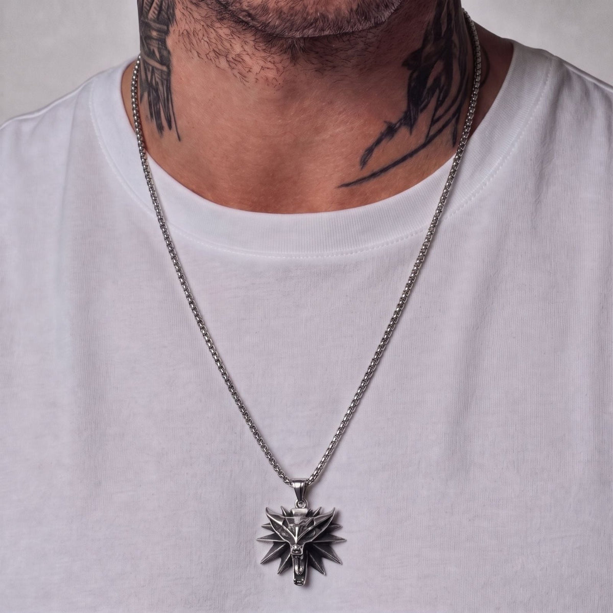 Collier pendentif tête de loup pour homme, en acier inoxydable, design fantastique aux finitions sculptées
