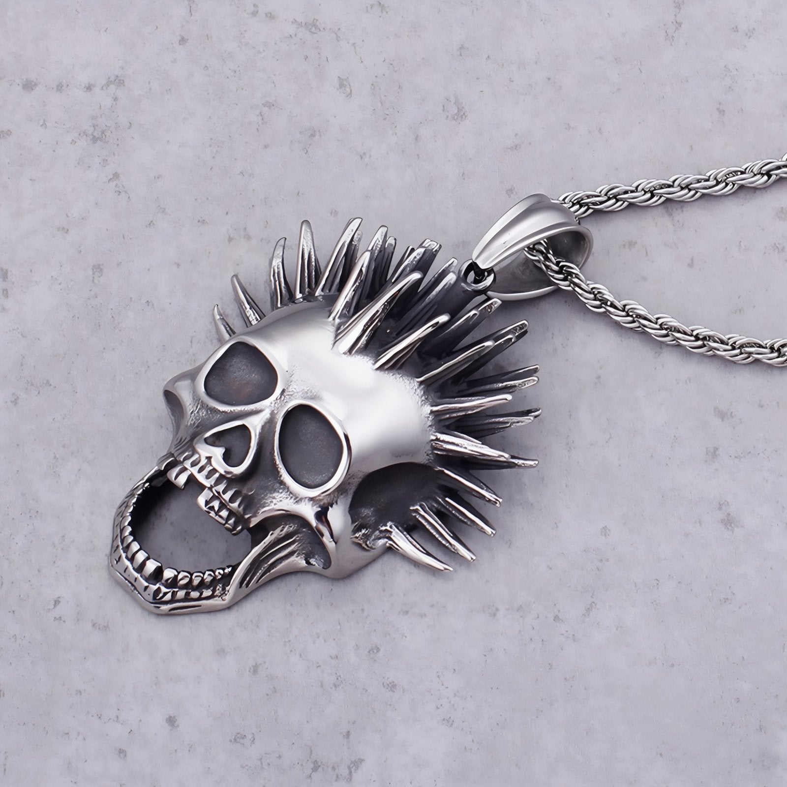 Collier pendentif tête de mort avec cheveux hérissés pour homme, en acier inoxydable, style punk